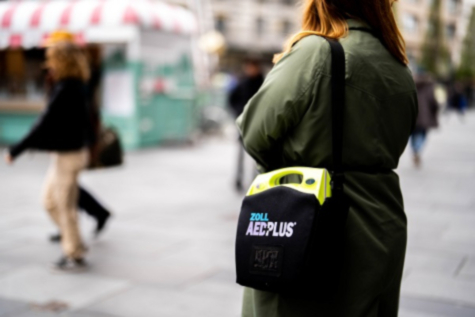 Défibrillateur pour personnes sourdes ou malentendantes