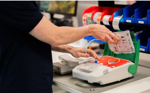 Remplacement des électrodes Les électrodes d'un DefiSign sont remplacées au Medisol Service Center après vérification de leur durée de conservation.